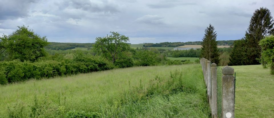 Land of 1,596 m² in Château-Renard (45220)