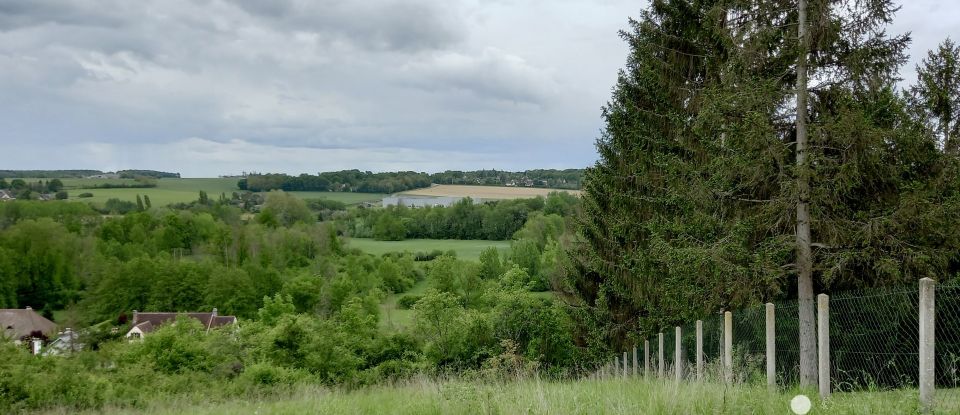 Land of 1,596 m² in Château-Renard (45220)