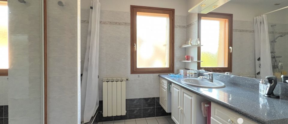 Traditional house 5 rooms of 116 m² in Montbonnot-Saint-Martin (38330)