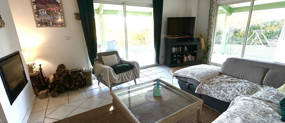 Maison 6 pièces de 142 m² à Biaudos (40390)