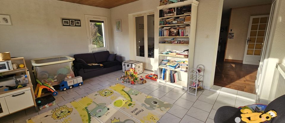 House 5 rooms of 138 m² in Saint-Mamet-la-Salvetat (15220)