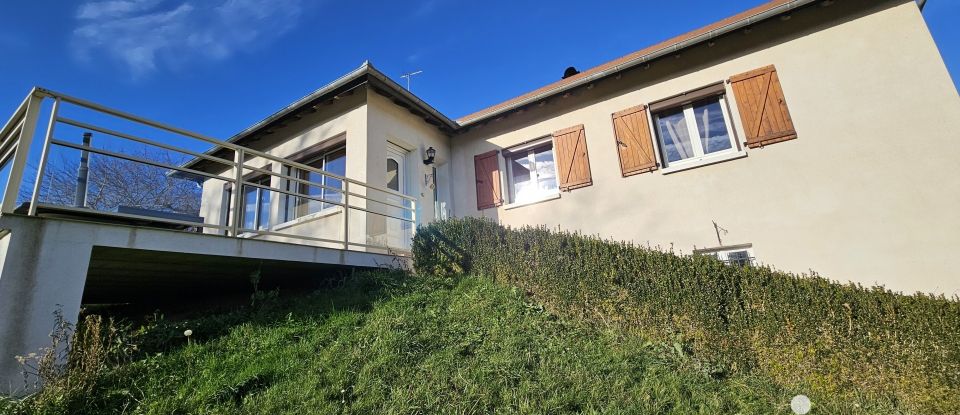 House 5 rooms of 138 m² in Saint-Mamet-la-Salvetat (15220)