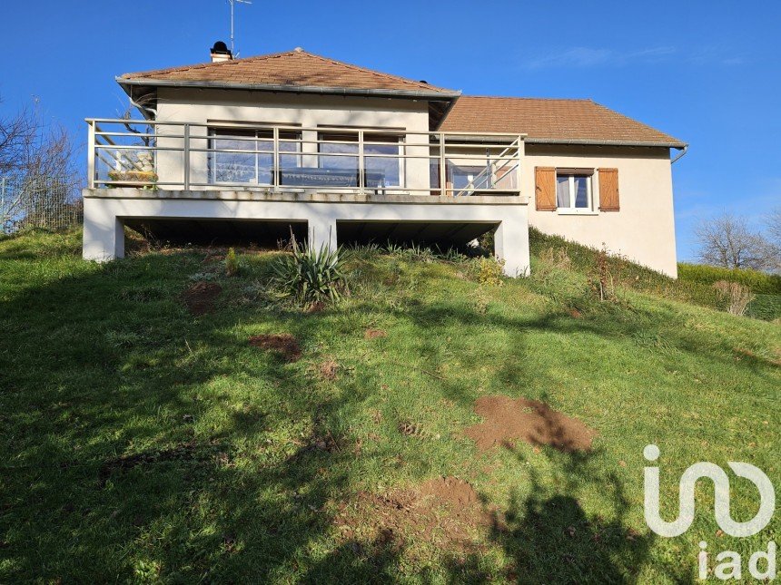 House 5 rooms of 138 m² in Saint-Mamet-la-Salvetat (15220)