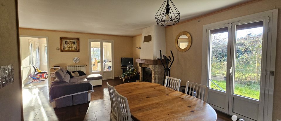 House 5 rooms of 138 m² in Saint-Mamet-la-Salvetat (15220)