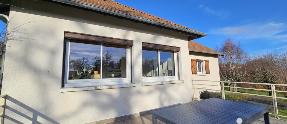 House 5 rooms of 138 m² in Saint-Mamet-la-Salvetat (15220)