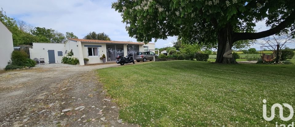 House 10 rooms of 176 m² in Yves (17340)