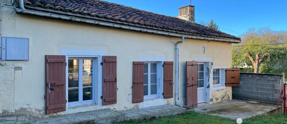 Maison de village 4 pièces de 74 m² à Rivières (16110)