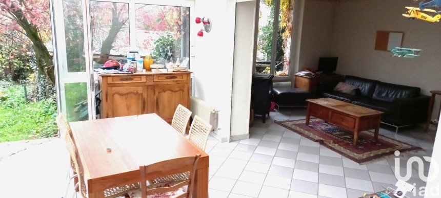 House 8 rooms of 120 m² in Créteil (94000)