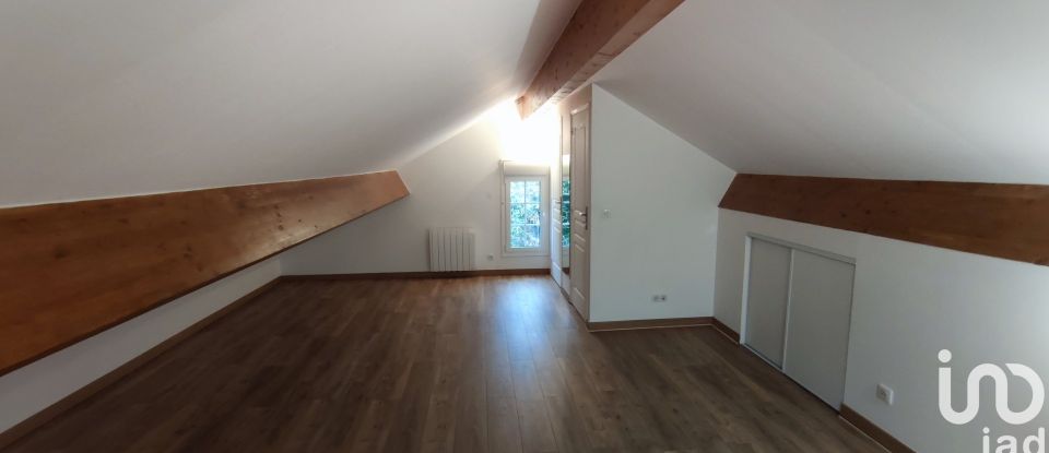 House 5 rooms of 102 m² in Villecresnes (94440)