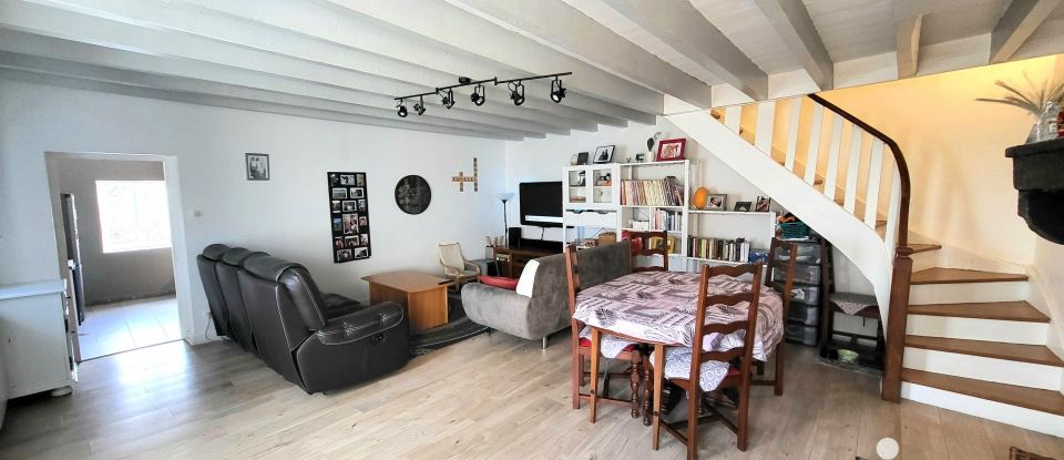 House 4 rooms of 105 m² in Verrières-en-Forez (42600)