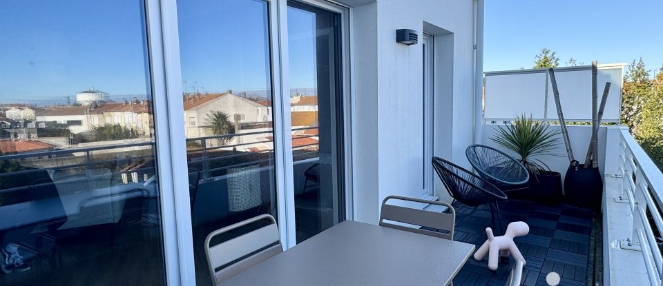 Apartment 3 rooms of 67 m² in La Rochelle (17000)