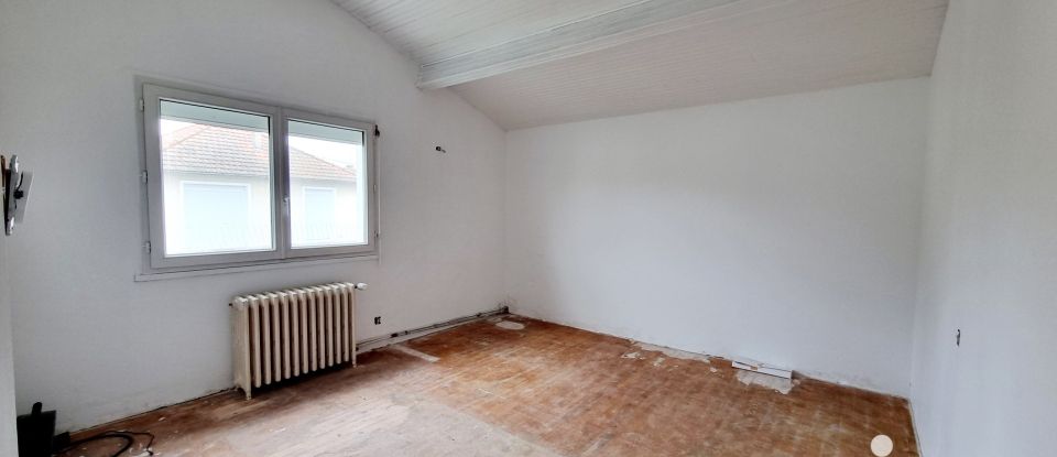 Traditional house 5 rooms of 103 m² in Saint-Benoît (86280)