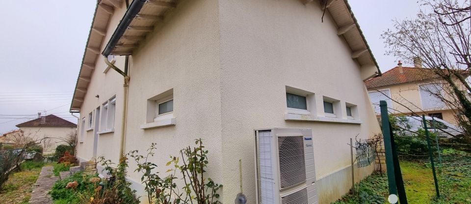 Traditional house 5 rooms of 103 m² in Saint-Benoît (86280)