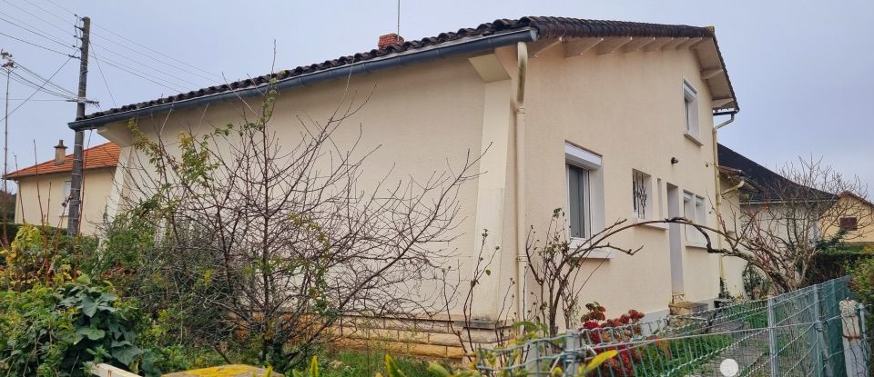 Traditional house 5 rooms of 103 m² in Saint-Benoît (86280)