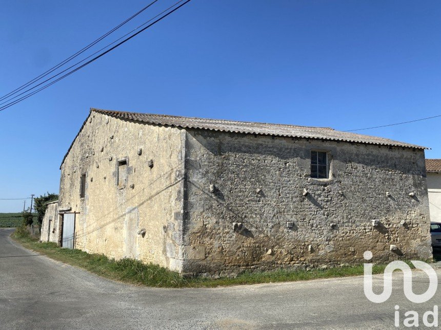 Barn conversion 3 rooms of 184 m² in Saint-Savinien (17350)