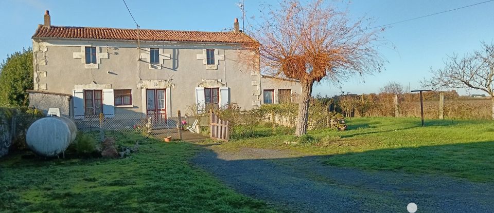 House 4 rooms of 79 m² in Saint-Léger-de-Montbrun (79100)