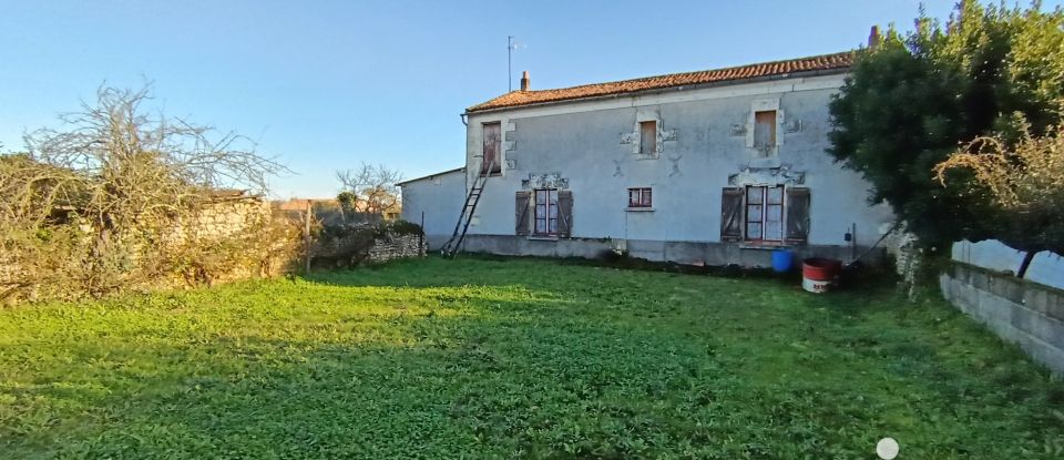 House 4 rooms of 79 m² in Saint-Léger-de-Montbrun (79100)