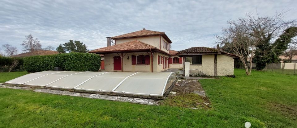 Maison 7 pièces de 200 m² à Carignan-de-Bordeaux (33360)