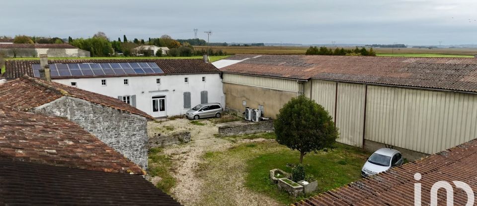 Maison 9 pièces de 278 m² à Foussignac (16200)