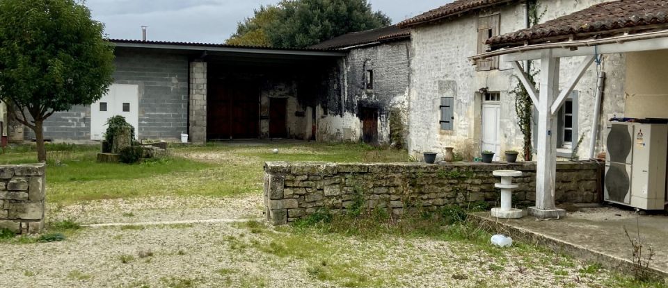 Maison 9 pièces de 278 m² à Foussignac (16200)