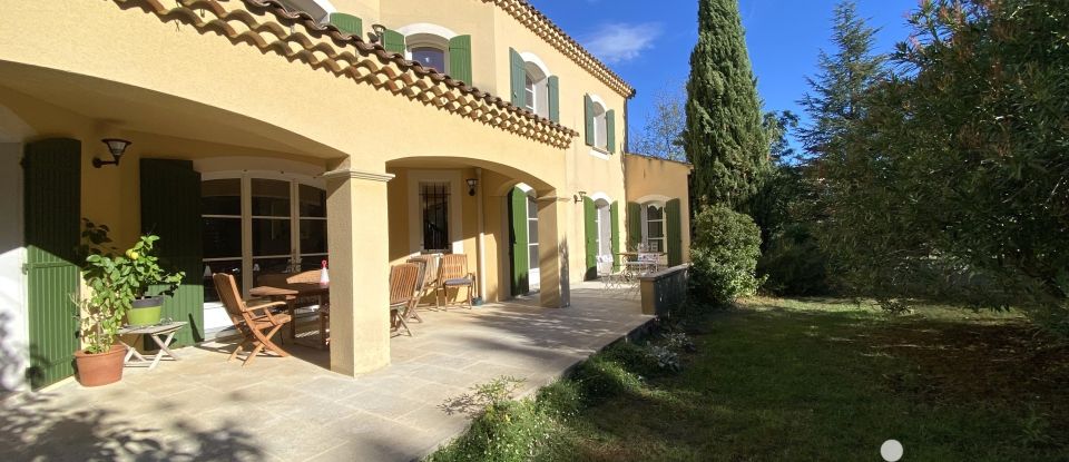 Traditional house 7 rooms of 204 m² in Carpentras (84200)