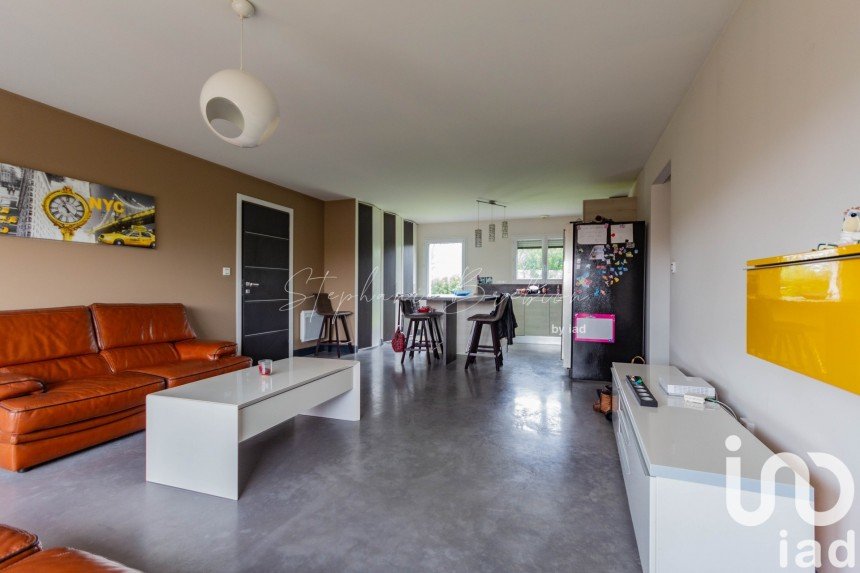 Maison 5 pièces de 106 m² à Sainte-Flaive-des-Loups (85150)