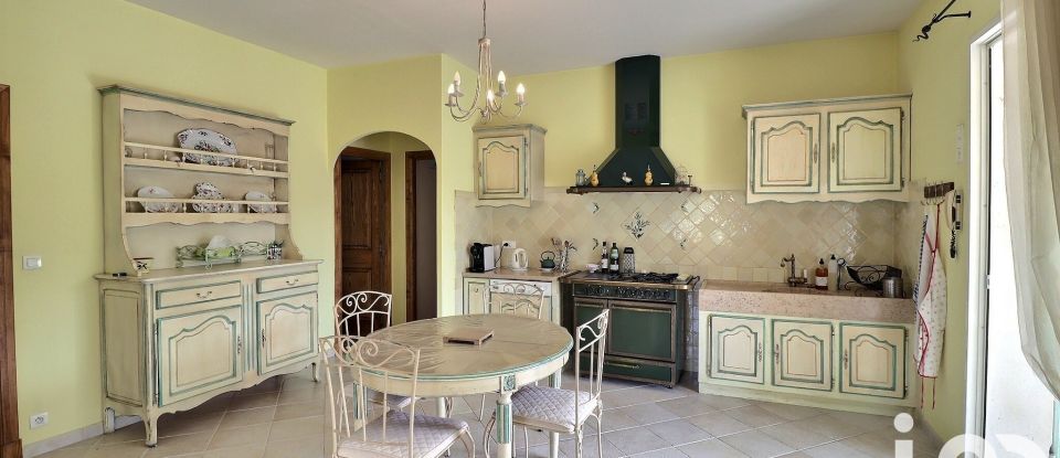 Traditional house 4 rooms of 220 m² in Aubagne (13400)