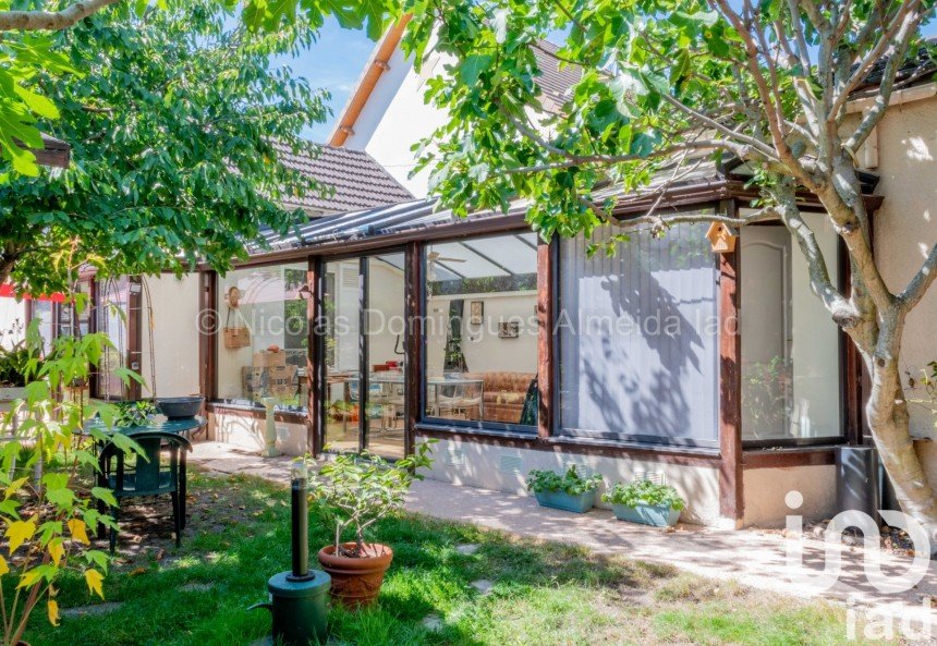 Maison traditionnelle 5 pièces de 125 m² à Vigneux-sur-Seine (91270)