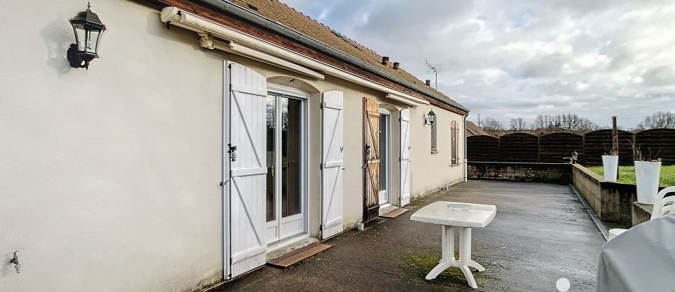 House 4 rooms of 95 m² in Jouet-sur-l'Aubois (18320)