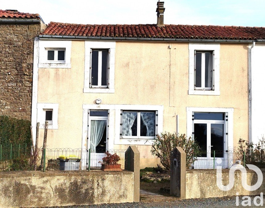 House 3 rooms of 74 m² in Saint-Cyr-des-Gâts (85410)