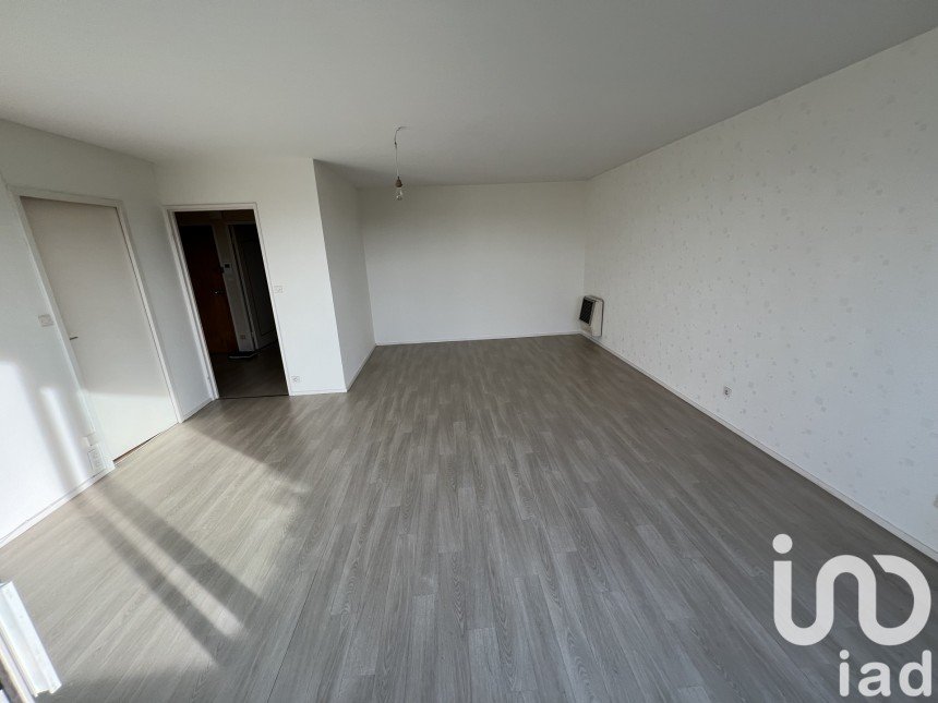 Apartment 6 rooms of 92 m² in Cholet (49300)