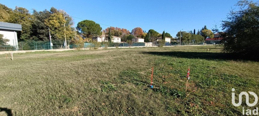 Land of 600 m² in Carpentras (84200)