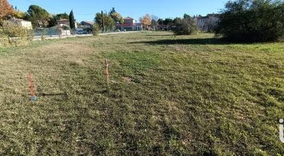 Land of 600 m² in Carpentras (84200)