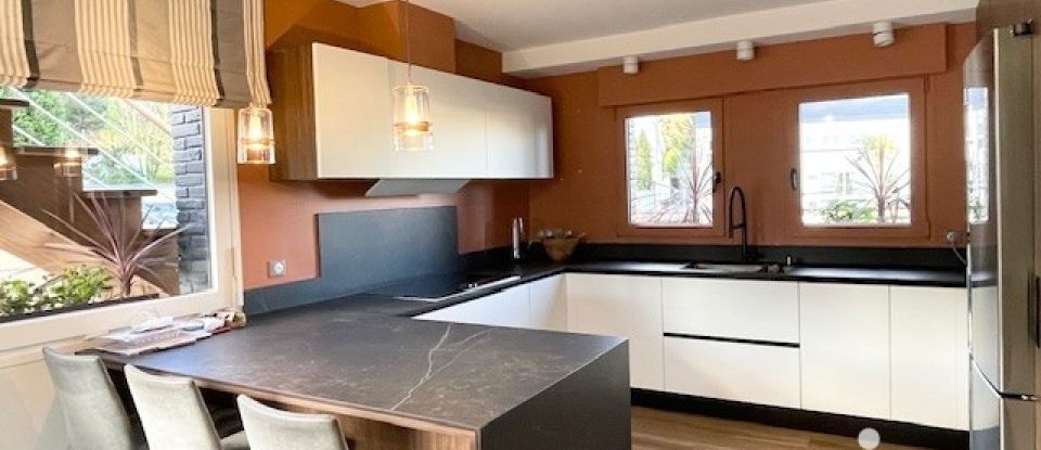 Maison 8 pièces de 210 m² à Cucq (62780)