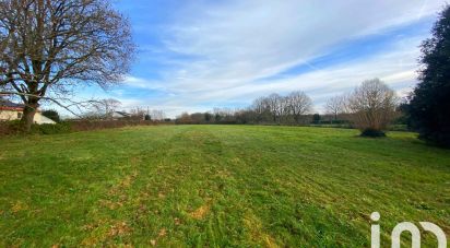 Land of 4,955 m² in Le Vigeant (86150)