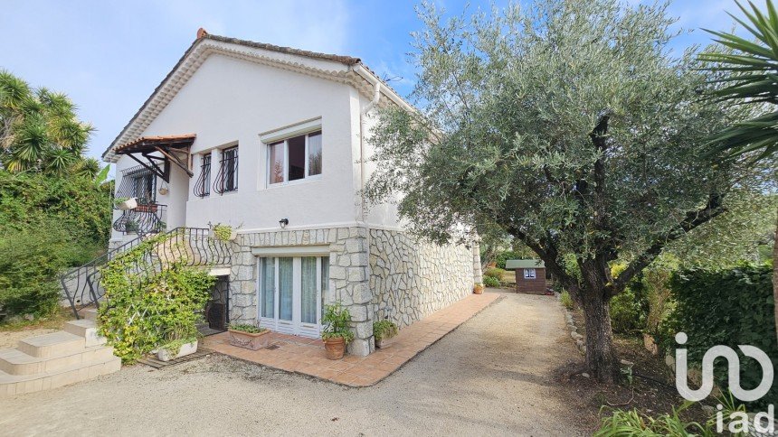 Traditional house 6 rooms of 140 m² in Vence (06140)