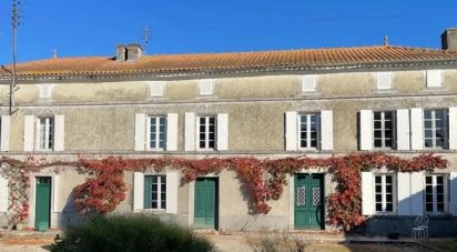 Estate 22 rooms of 369 m² in Barret (16300)