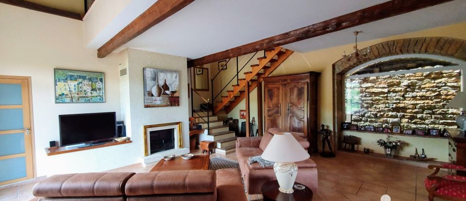 Country house 6 rooms of 207 m² in La Vineuse (71250)