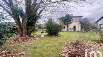 Maison traditionnelle 6 pièces de 208 m² à Vic-en-Bigorre (65500)