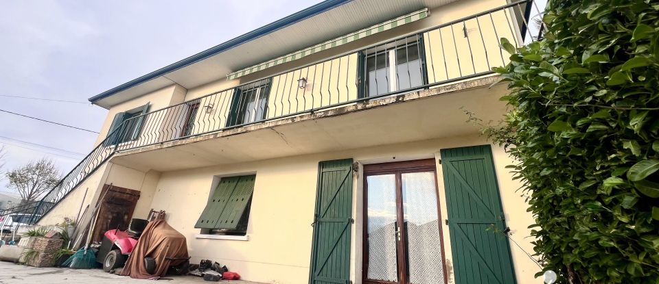 Traditional house 6 rooms of 208 m² in Vic-en-Bigorre (65500)