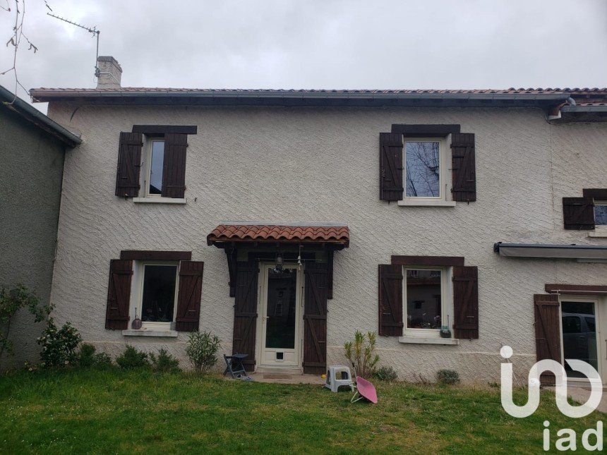 Farm 5 rooms of 161 m² in Bonson (42160)