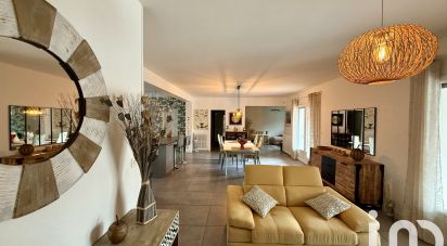 House 7 rooms of 125 m² in Six-Fours-les-Plages (83140)