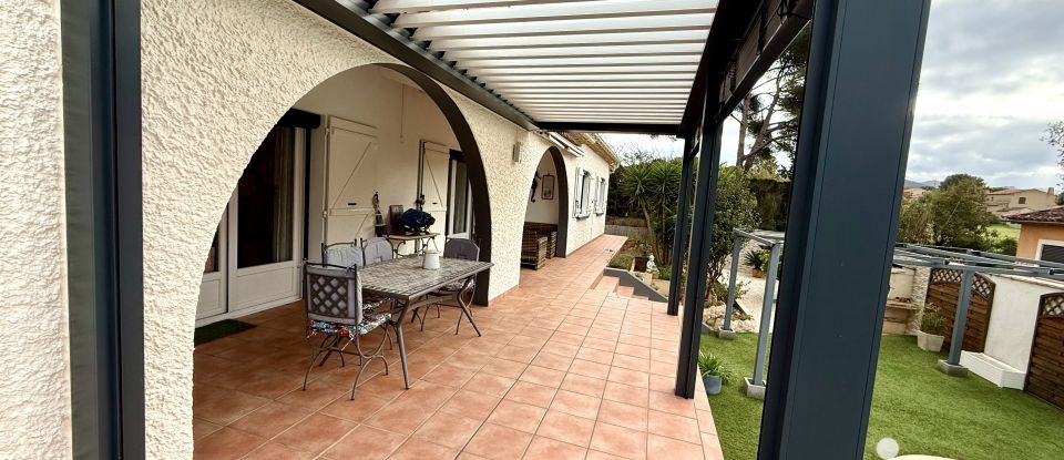 House 7 rooms of 125 m² in Six-Fours-les-Plages (83140)