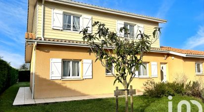 Pavilion 6 rooms of 164 m² in Izon (33450)