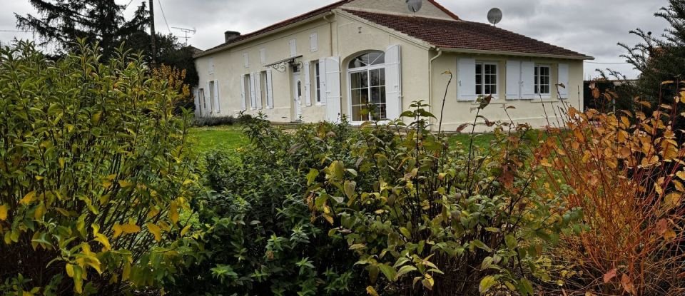 Maison 6 pièces de 188 m² à Saint-Bonnet-sur-Gironde (17150)