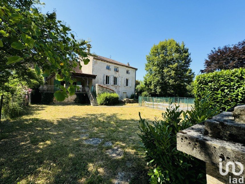 Maison 9 pièces de 248 m² à Castelfranc (46140)