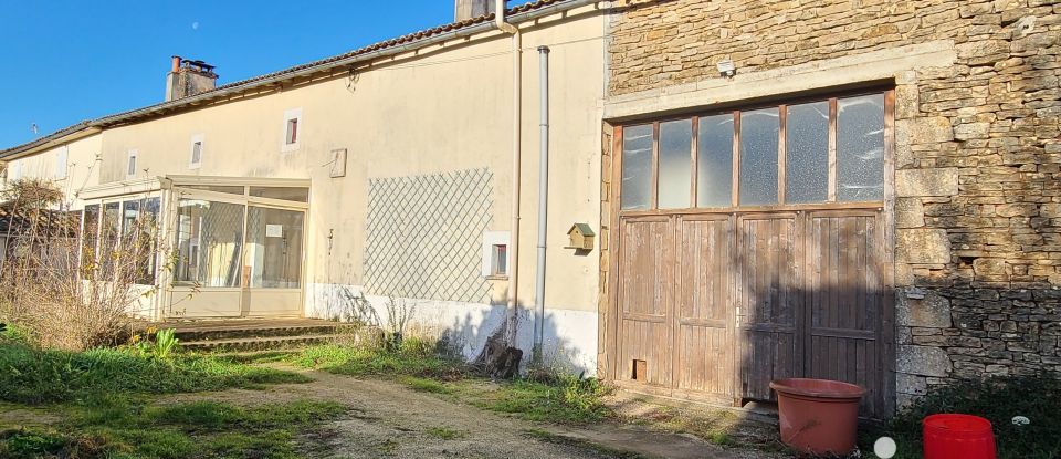 Maison 4 pièces de 111 m² à Clussais-la-Pommeraie (79190)