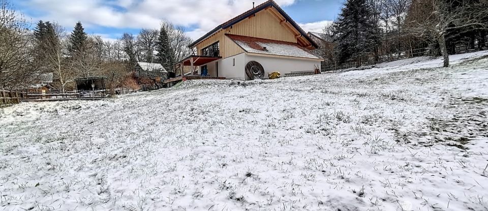 Ferme 8 pièces de 200 m² à Saint-André-de-Boëge (74420)