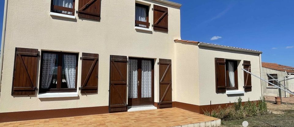 Maison traditionnelle 5 pièces de 93 m² à Longeville-sur-Mer (85560)