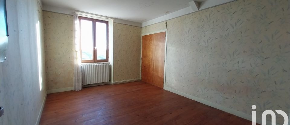 Maison 7 pièces de 115 m² à Larodde (63690)